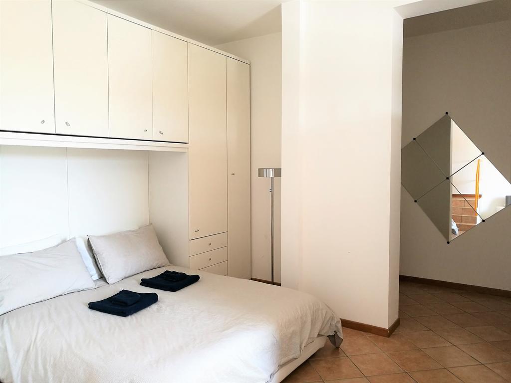 Farolfi Apartments Carracci Болонья Экстерьер фото